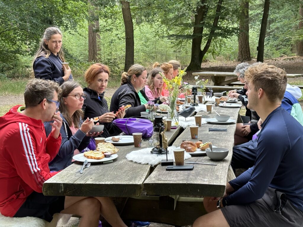 ontbijtsessie in het bos met je team